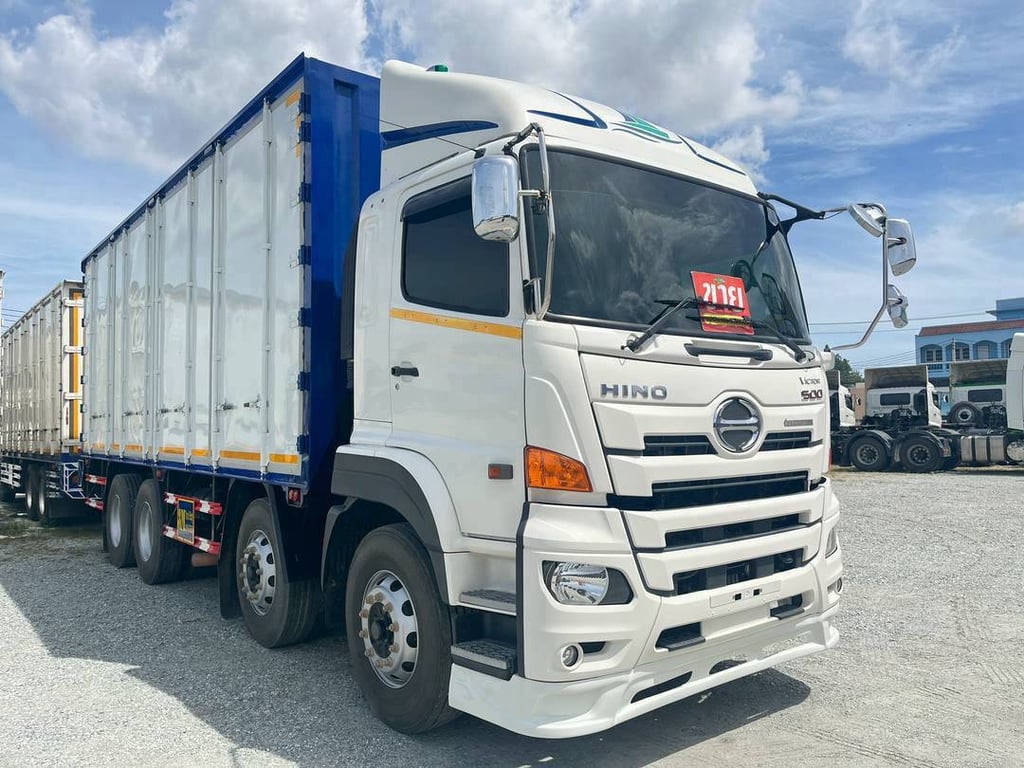 สิบสองล้อตู้สิบบาน HINO GY2P 380แรง ปี 65 (2556) สิบสองล้อตู้สิบบาน HINO GY2P 380แรง ปี 65 (2556)