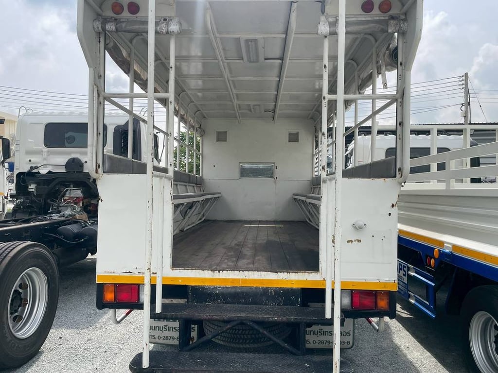 หกล้อโดยสาร HINO XZU 150 แรง ปี 2557 (0756)