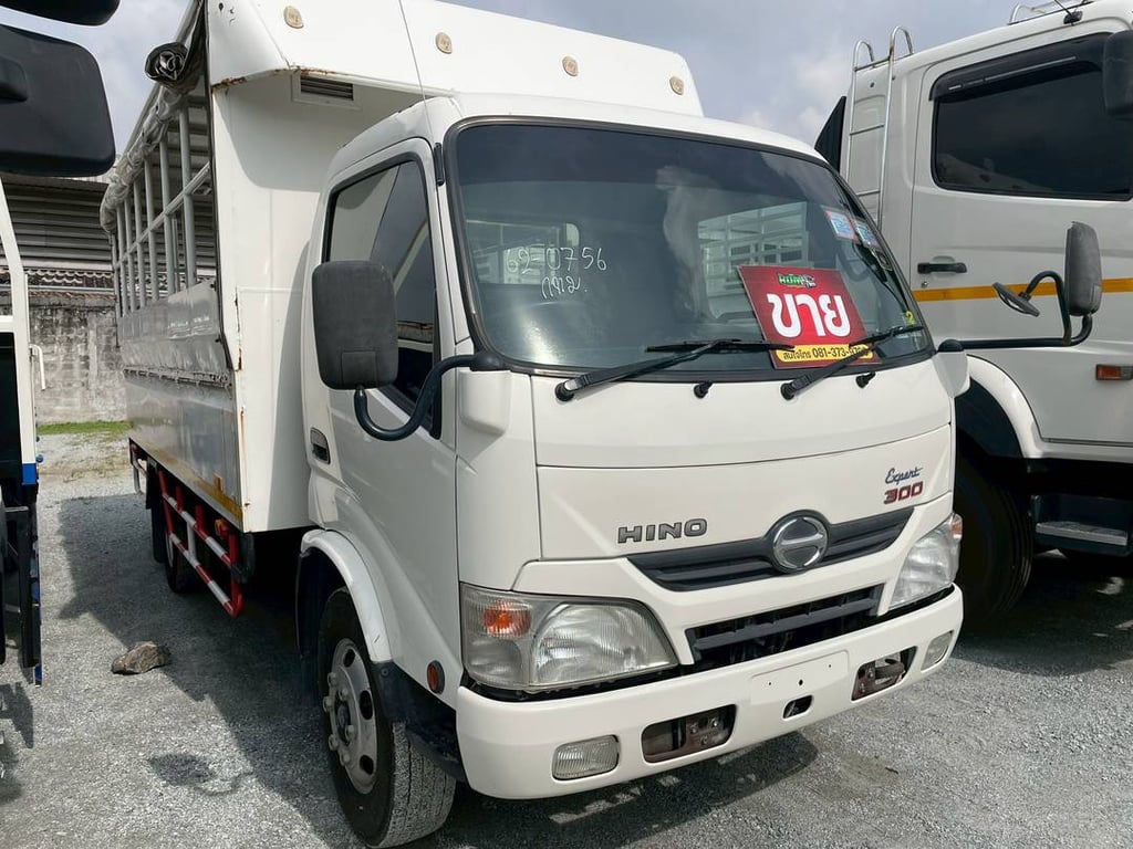  หกล้อโดยสาร HINO XZU 150 แรง ปี 2557 (0756)
