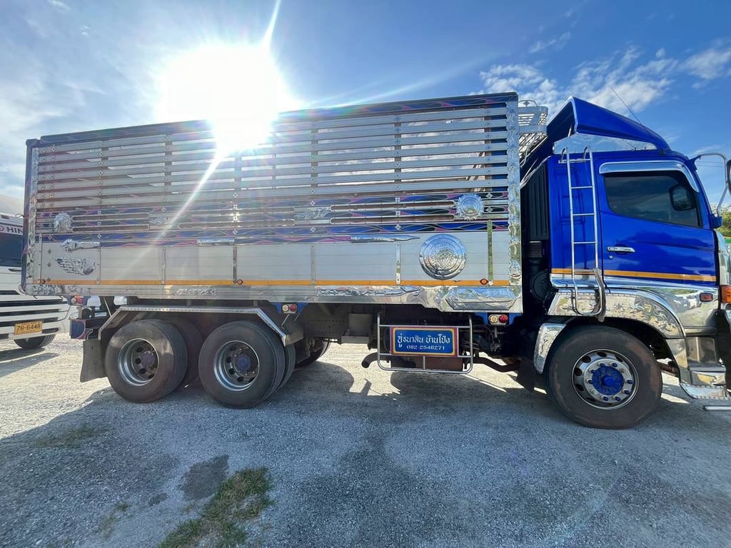 สิบล้อดั้มพ์ HINO FM1A 344 แรง ปี 2566 (2108) สิบล้อดั้มพ์ HINO FM1A 344 แรง ปี 2566 (2108)