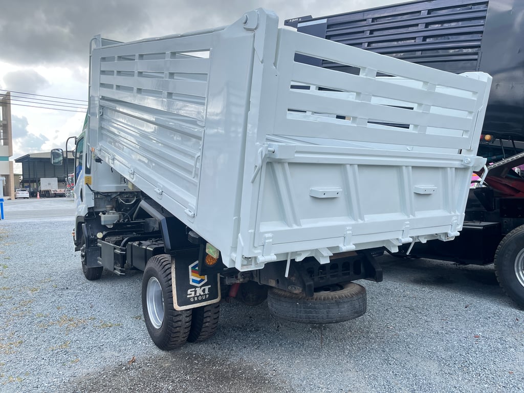 หกล้อดั้มพ์ ISUZU FRR 210แรง ปี 66 (5273)