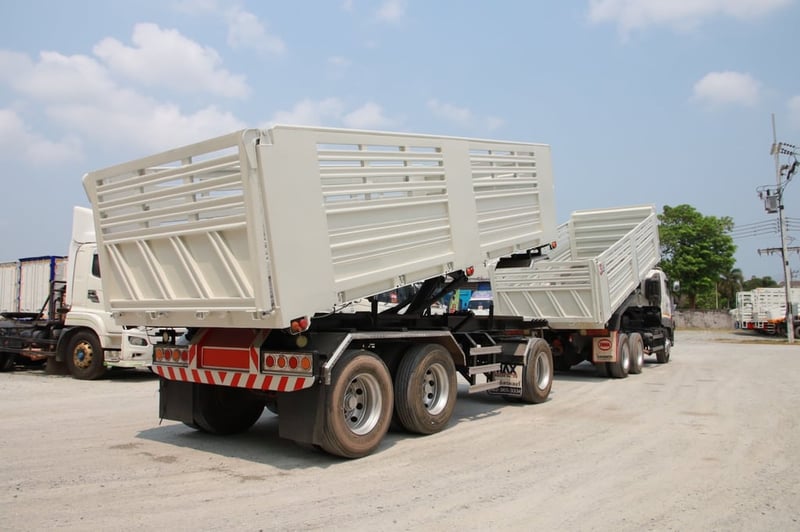 สิบล้อดั้มพ์ HINO FM1A 344 แรง ปี 60  หางดั้มพ์สามเพลา อู่แม็กเทรลเลอร์ ปี 65(2539 3778) 