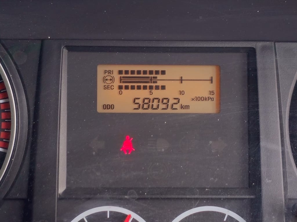 หกล้อดั้มพ์ ISUZU FRR 210แรง ปี 66 (5273)