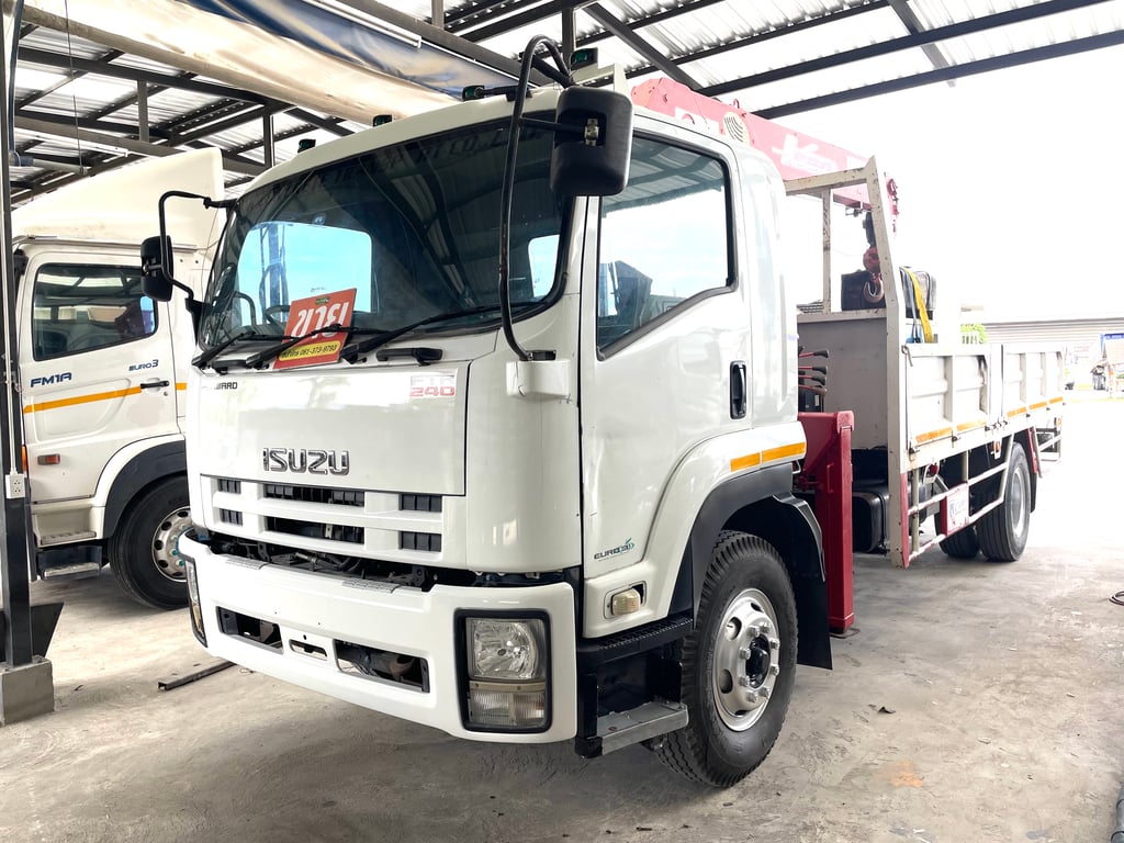 หกล้อเครน ISUZU FTR 240แรง ปี 2557 (0947) หกล้อเครน ISUZU FTR 240แรง ปี 2557 (0947)