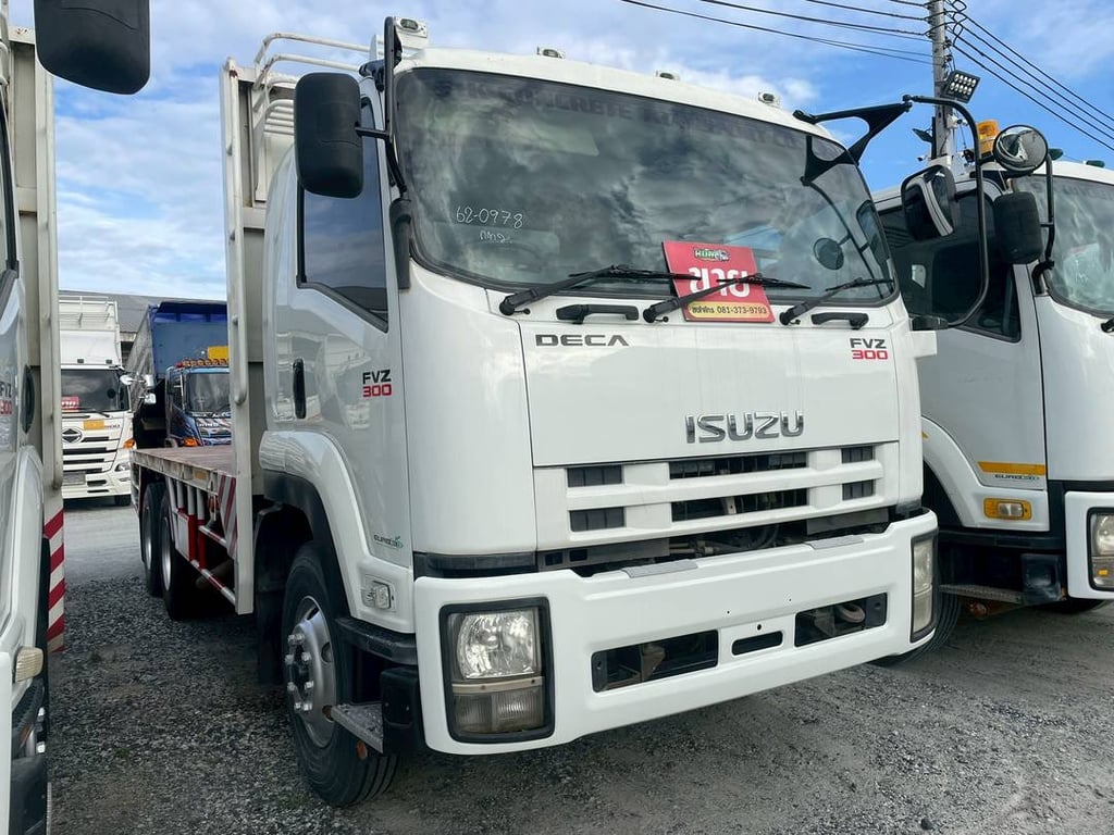 สิบล้อพื้นเรียบ ISUZU FVZ 300แรง ปี 2557 (0978)