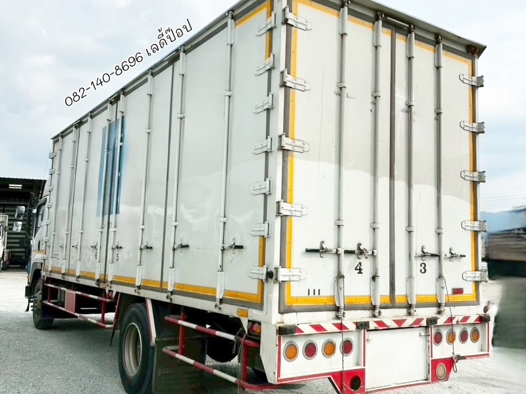 หกล้อตู้สิบบาน ISUZU FTR 240 แรง ปี 2555 (5404)