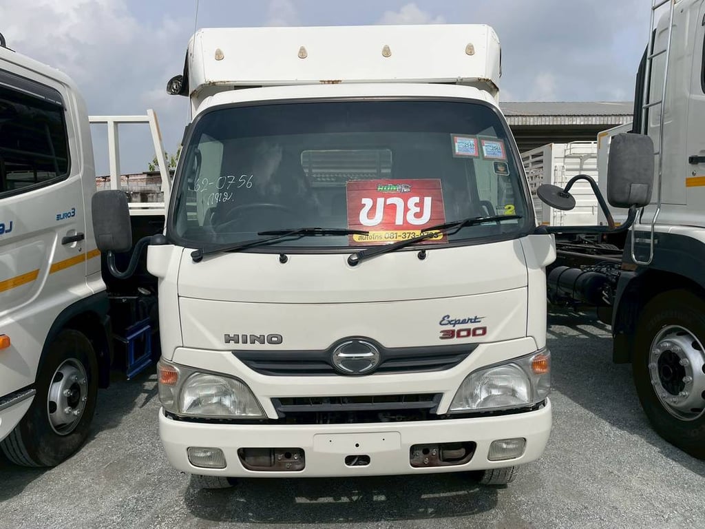  หกล้อโดยสาร HINO XZU 150 แรง ปี 2557 (0756)