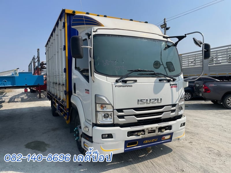 หกล้อตู้สิบบาน ISUZU FRR 210แรง ปี 2566 (8215)