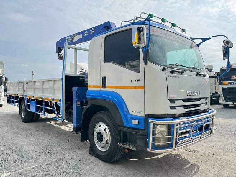 ISUZU FTR 240แรงม้า รถบรรทุก 6ล้อ กระบะเหล็กติดเครน ปี2014 (6774)