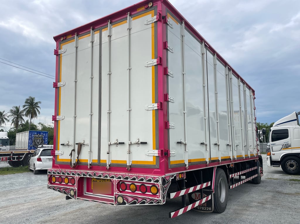 หกล้อตู้สิบบาน HINO FG8J 240 ปี 2566 (3276) หกล้อตู้สิบบาน HINO FG8J 240 ปี 2566 (3276)