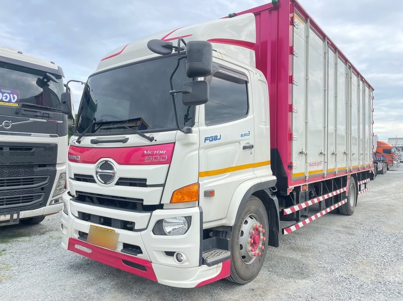 หกล้อตู้สิบบาน HINO FG8J 240 ปี 2566 (3276)