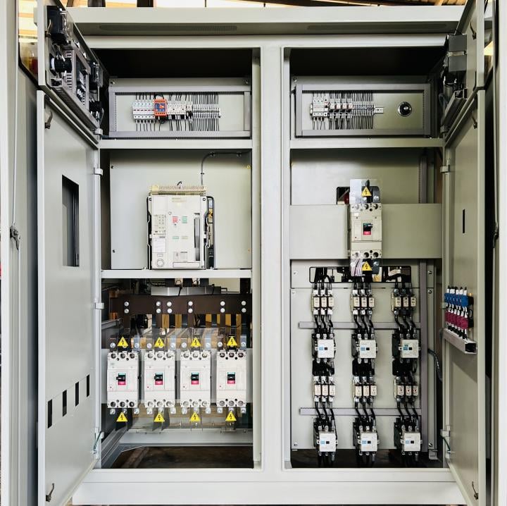 Mdb Main air circuit breaker Mitsubishi 1600A breaker ย่อย Mitsubishi 5 ตัว Capbank 6x50kvar Pipat Mobile:098-2641749