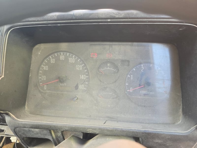 ISUZU NKR รถบรรทุก 6ล้อ ดั้มพ์ ปี2006 ประกันชั้น 1