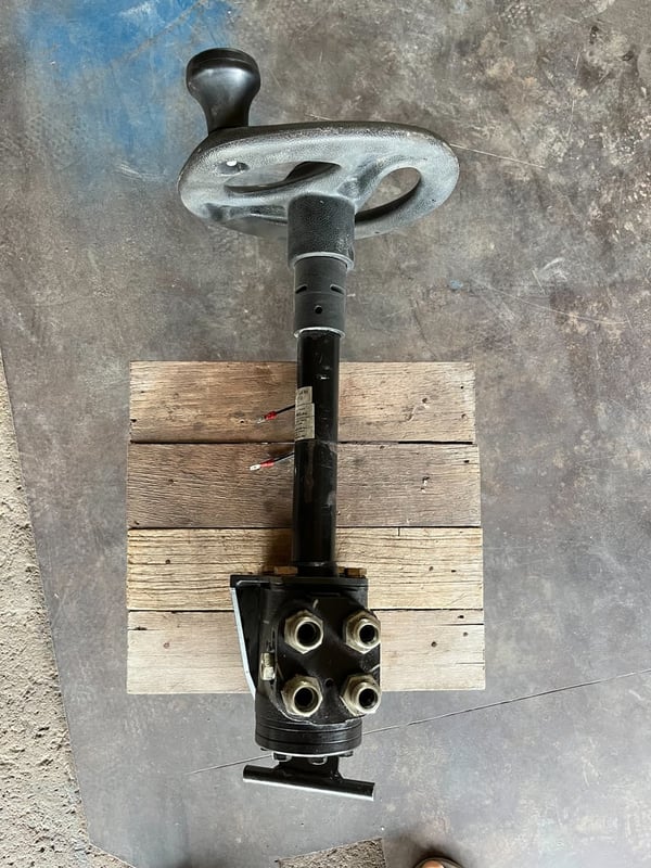 พวงมาลัยไฮดรอลิค