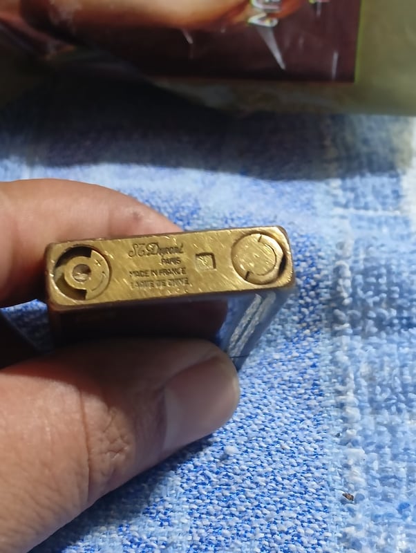 S t. Dupont made in france L2 สีทองลายเฉียง ใช้งานได้ปกติ อะไหร่ครบทุกชิ้น ขาย 7,500 บาท ครับ S t. Dupont made in france L2 สีทองลายเฉียง ใช้งานได้ปกติ อะไหร่ครบทุกชิ้น ขาย 7,500 บาท ครับ
