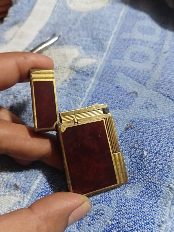 S t. Dupont made in france L2 สีทองลายเฉียง ใช้งานได้ปกติ อะไหร่ครบทุกชิ้น ขาย 7,500 บาท ครับ S t. Dupont made in france L2 สีทองลายเฉียง ใช้งานได้ปกติ อะไหร่ครบทุกชิ้น ขาย 7,500 บาท ครับ