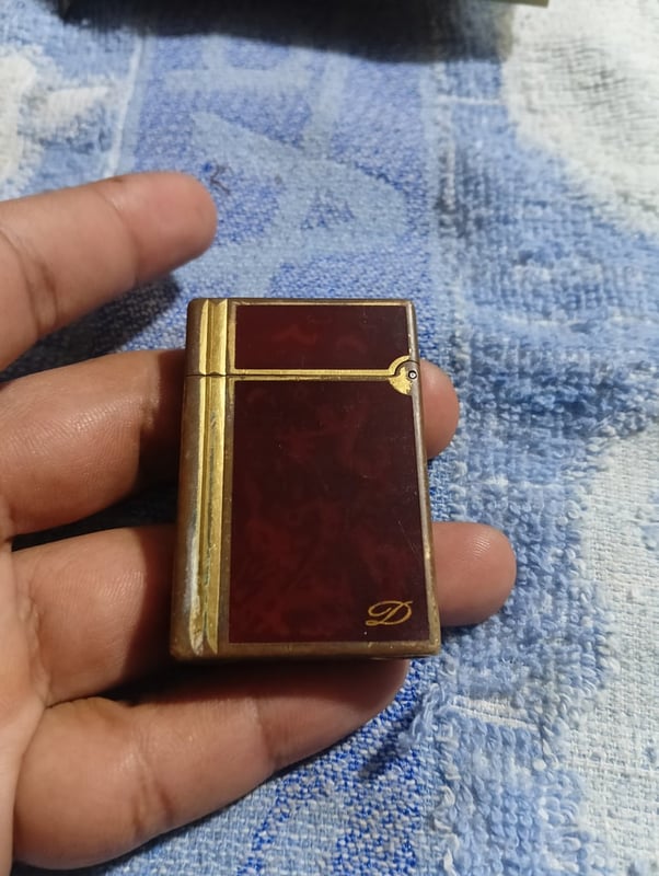 S t. Dupont made in france L2 สีทองลายเฉียง ใช้งานได้ปกติ อะไหร่ครบทุกชิ้น ขาย 7,500 บาท ครับ