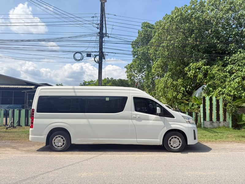 ขาย toyota commuter