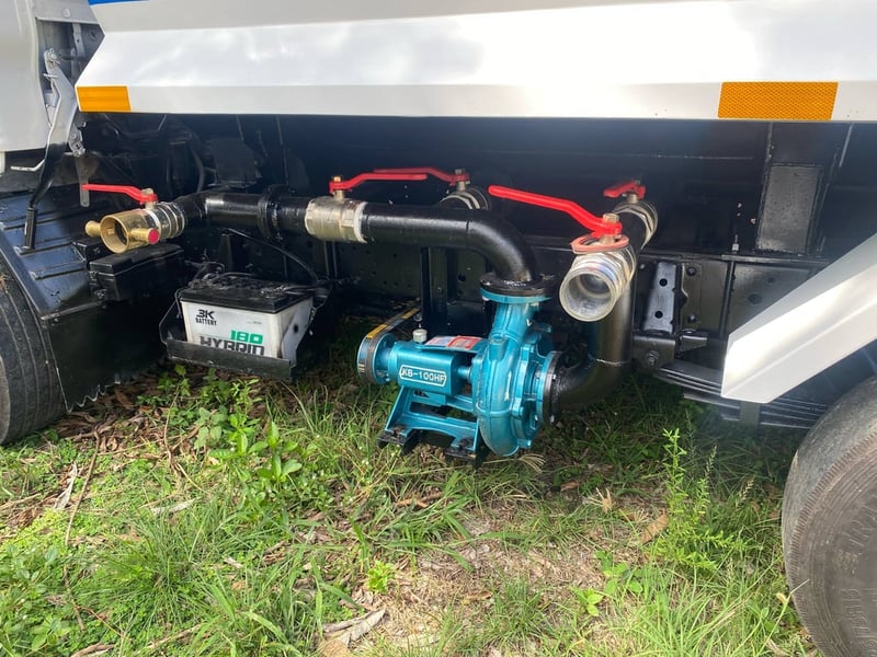 ISUZU NKR 100แรงม้า รถบรรทุก 4ล้อ บรรทุกน้ำ ปี2010 เลขไมล์ 300,000 กม.