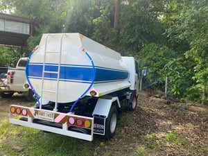 ISUZU NKR 100แรงม้า รถบรรทุก 4ล้อ บรรทุกน้ำ