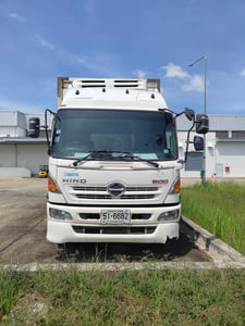 HINO FG 220แรงม้า รถบรรทุก 6ล้อ ตู้เย็น ปี 2015