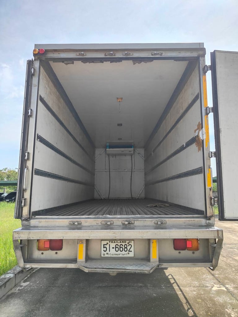 HINO FG 220แรงม้า รถบรรทุก 6ล้อ ตู้เย็น ปี 2015 HINO FG 220แรงม้า รถบรรทุก 6ล้อ ตู้เย็น ปี 2015