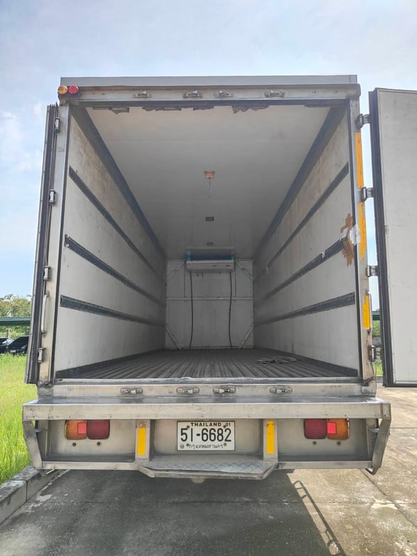 HINO FG 220แรงม้า รถบรรทุก 6ล้อ ตู้เย็น ปี 2015