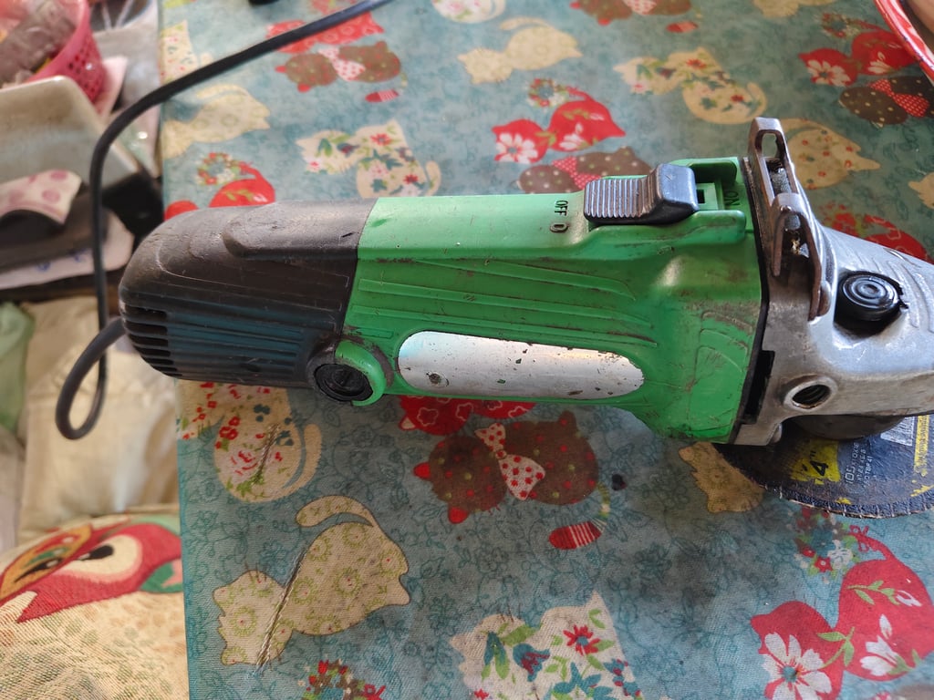 ขายหินเจียร hitachi 4 นิ้ว ราคา 450 บาท รวมส่งให้ เห็นสภาพแบบนี้เสียงหวานไม่ตอนใครติดต่อมาแล้วอยู่ใกล้ยินดีให้ทดลอ