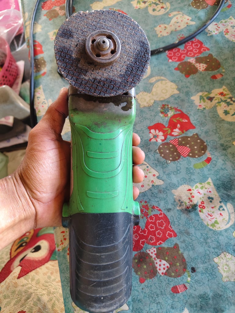 ขายหินเจียร hitachi 4 นิ้ว ราคา 450 บาท รวมส่งให้ เห็นสภาพแบบนี้เสียงหวานไม่ตอนใครติดต่อมาแล้วอยู่ใกล้ยินดีให้ทดลอ