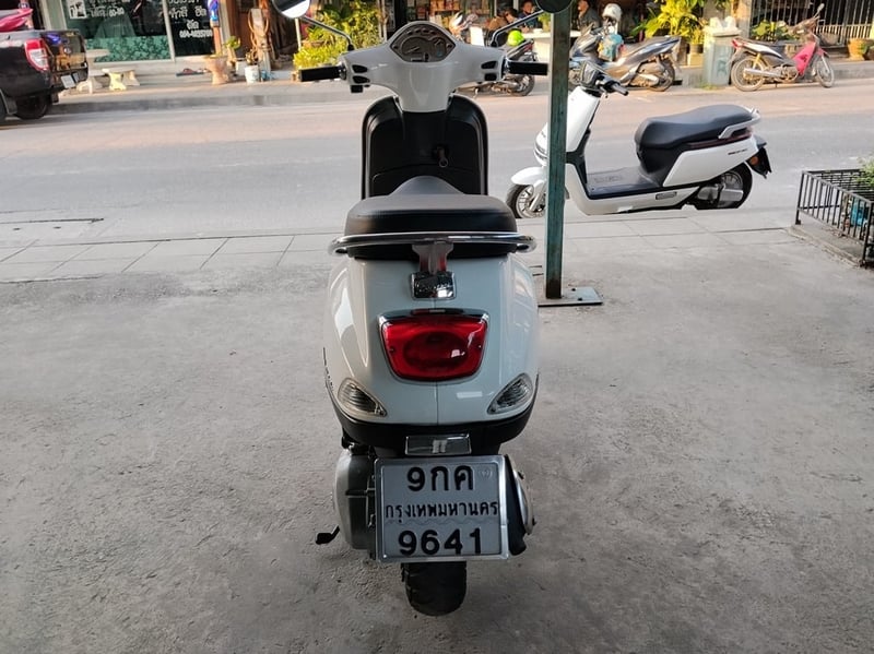 ลดราคา Vespa LT 125 3Vie ครับ