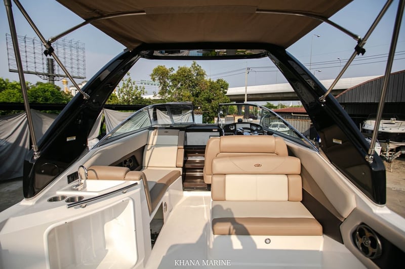 2014 Regal 28 Express | MerCruiser 350 MAG