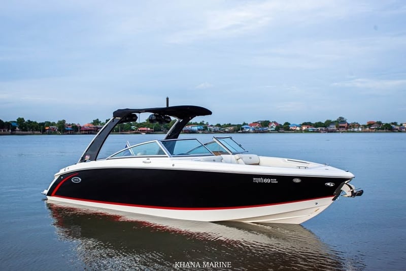 Cobalt R7 เครื่องยนต์ MerCruiser 8.2L V8 ตัว