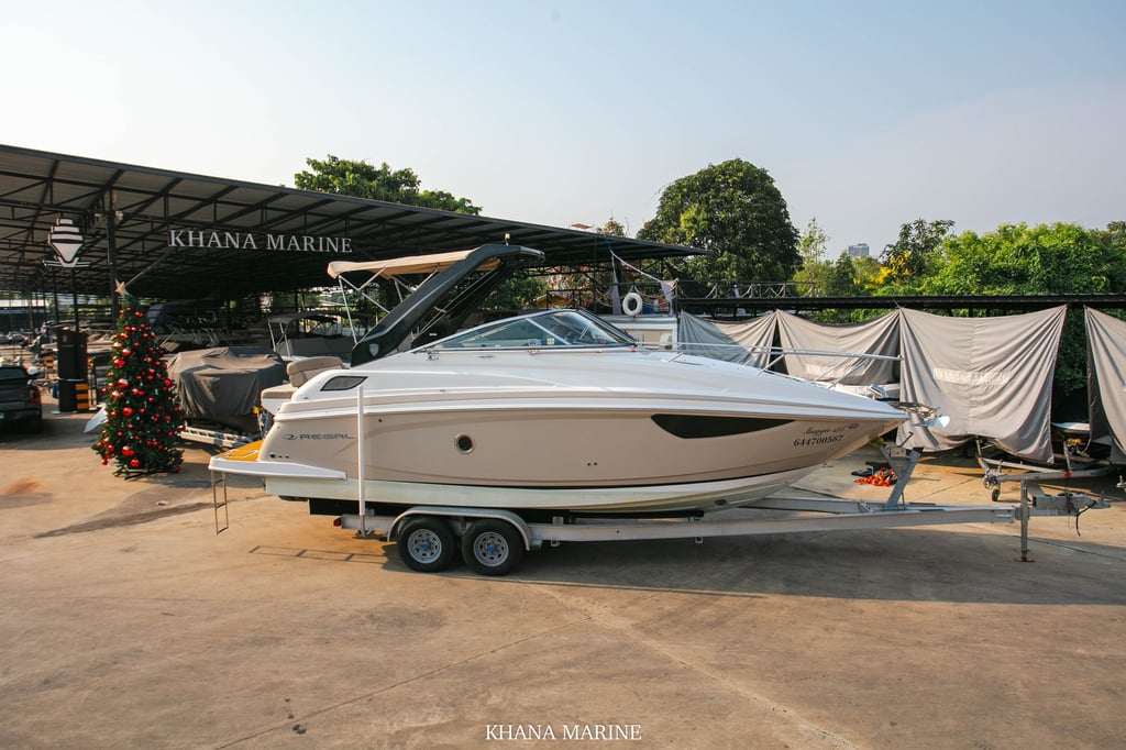 2014 Regal 28 Express | MerCruiser 350 MAG 2014 Regal 28 Express | MerCruiser 350 MAG