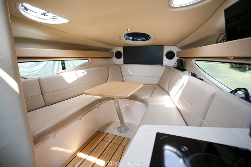 2014 Regal 28 Express | MerCruiser 350 MAG