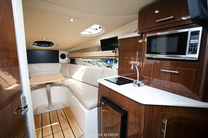 2014 Regal 28 Express | MerCruiser 350 MAG 2014 Regal 28 Express | MerCruiser 350 MAG