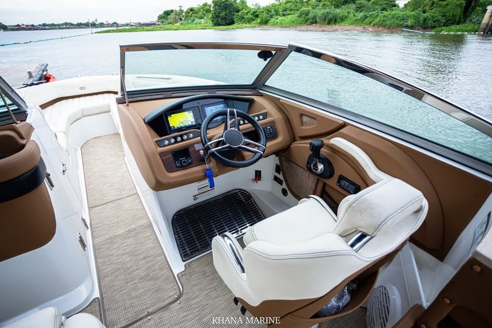 Cobalt R7 เครื่องยนต์ MerCruiser 8.2L V8 ตัว