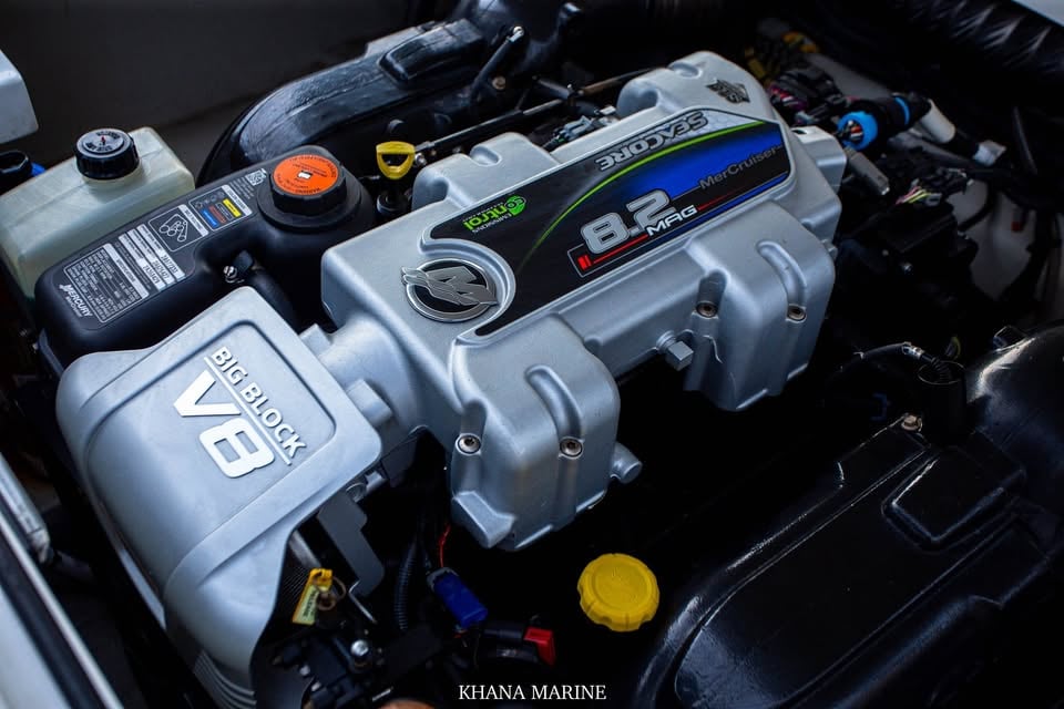 Cobalt R7 เครื่องยนต์ MerCruiser 8.2L V8 ตัว