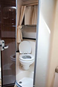 2014 Regal 28 Express | MerCruiser 350 MAG