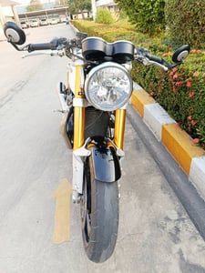 ขาย Triumph Thruxton R1200 สีขาว ขาย Triumph Thruxton R1200 สีขาว