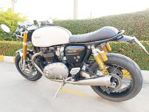 ขาย Triumph Thruxton R1200 สีขาว ขาย Triumph Thruxton R1200 สีขาว