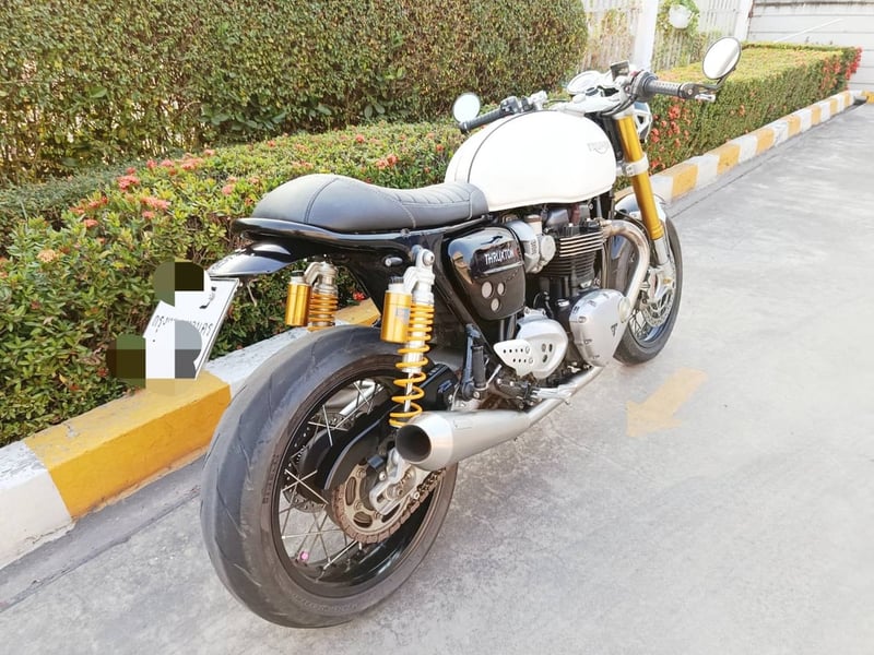 ขาย Triumph Thruxton R1200 สีขาว ขาย Triumph Thruxton R1200 สีขาว