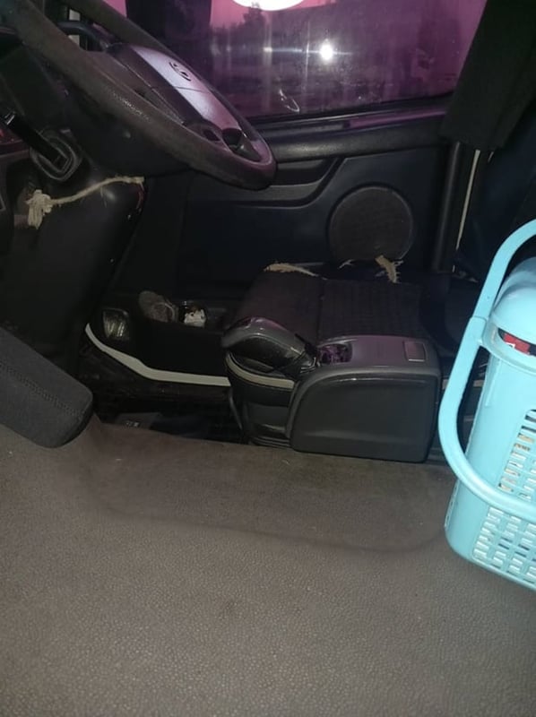 ขายหัวลากรถ VOLVO FM 400 มีทั้งหมด 4 หัวลาก รุ่น FM400 จดทะเบียนปี 2555 เกียร์ I-SHIFT ออร์โต้ ยางขนาด 295.80R22.5 กะทะ อลูมิเนียม ระบบเบรก ABS + ESP ช่วงล่างถุงลม เพลาเดียว ยกล้อเพลาหลัง