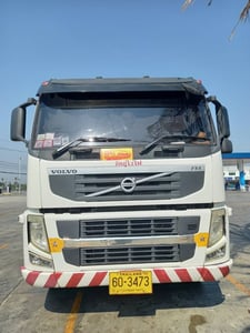 ขายหัวลากรถ VOLVO FM 400 มีทั้งหมด 4 หัวลาก รุ่น FM400 จดทะเบียนปี 2555 เกียร์ I-SHIFT ออร์โต้ ยางขนาด 295.80R22.5 กะทะ อลูมิเนียม ระบบเบรก ABS + ESP ช่วงล่างถุงลม เพลาเดียว ยกล้อเพลาหลัง
