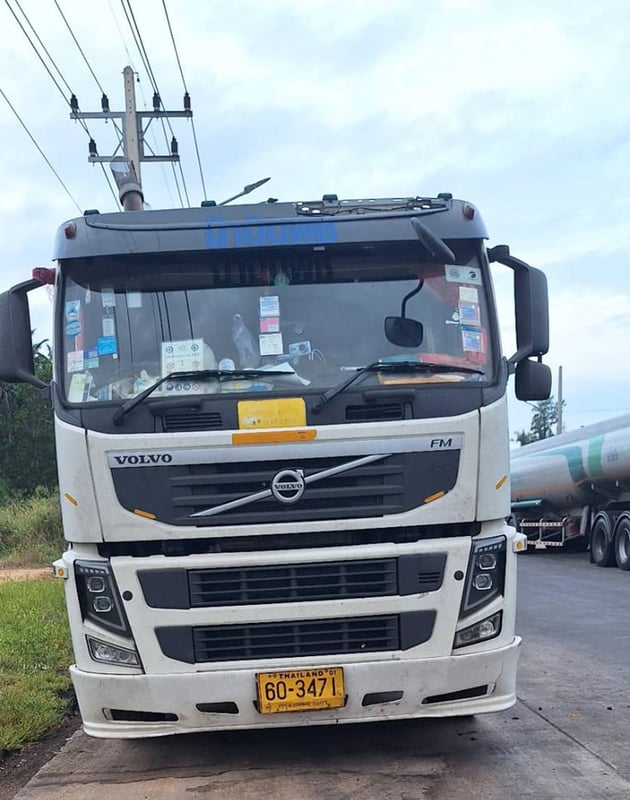 ขายหัวลากรถ VOLVO FM 400 มีทั้งหมด 4 หัวลาก รุ่น FM400 จดทะเบียนปี 2555 เกียร์ I-SHIFT ออร์โต้ ยางขนาด 295.80R22.5 กะทะ อลูมิเนียม ระบบเบรก ABS + ESP ช่วงล่างถุงลม เพลาเดียว ยกล้อเพลาหลัง