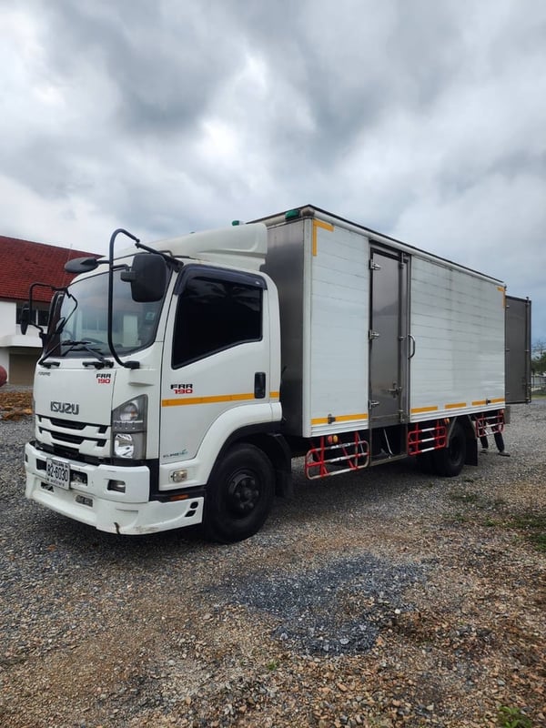 หกล้อ ตู้แห้งช่วงกลาง 5.6 เมตร