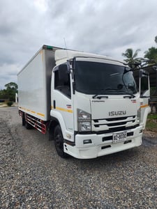 หกล้อ ตู้แห้งช่วงกลาง 5.6 เมตร