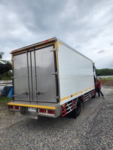 หกล้อ ตู้แห้งช่วงกลาง 5.6 เมตร