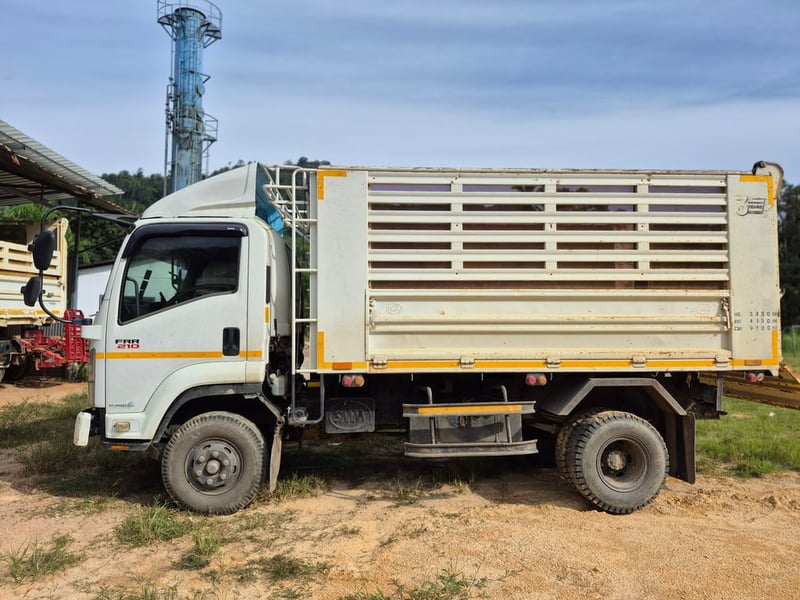 รถ 6 ล้อตั้ม รถ 6 ล้อตั้ม