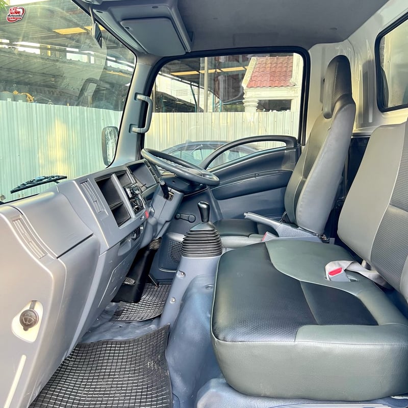 NLR130 ตู้แห้ง เจ้าของมือเดียว ปีจดทะเบียน 2559 