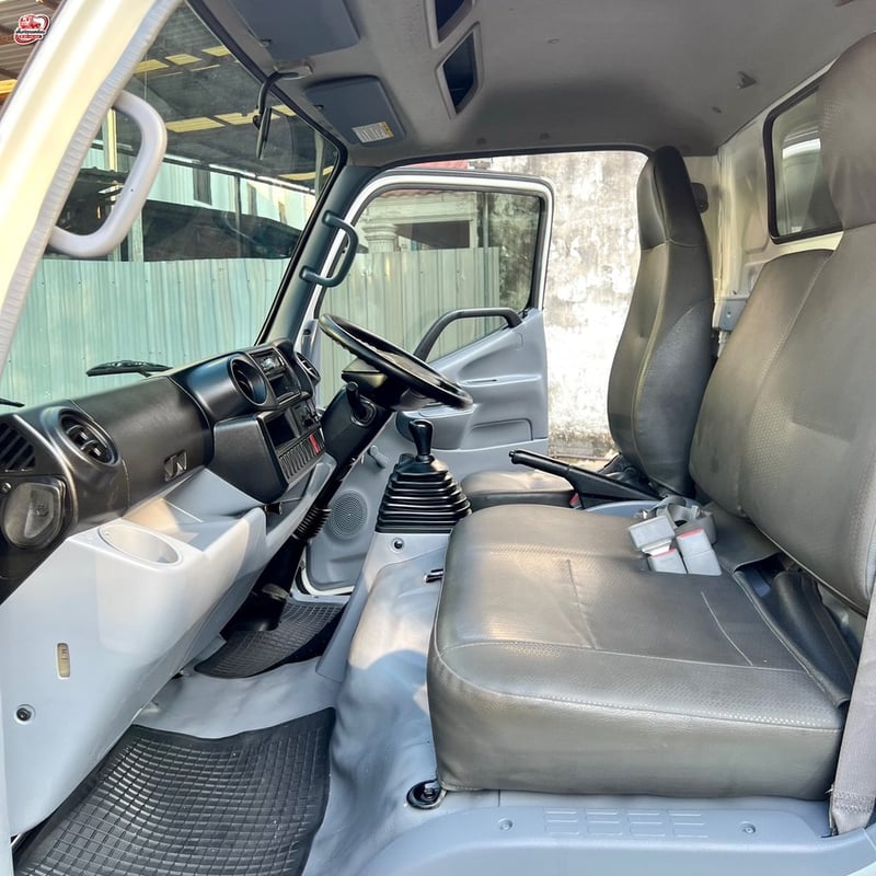 HINO XZU 136แรงม้า ตู้แห้ง ปี 2556